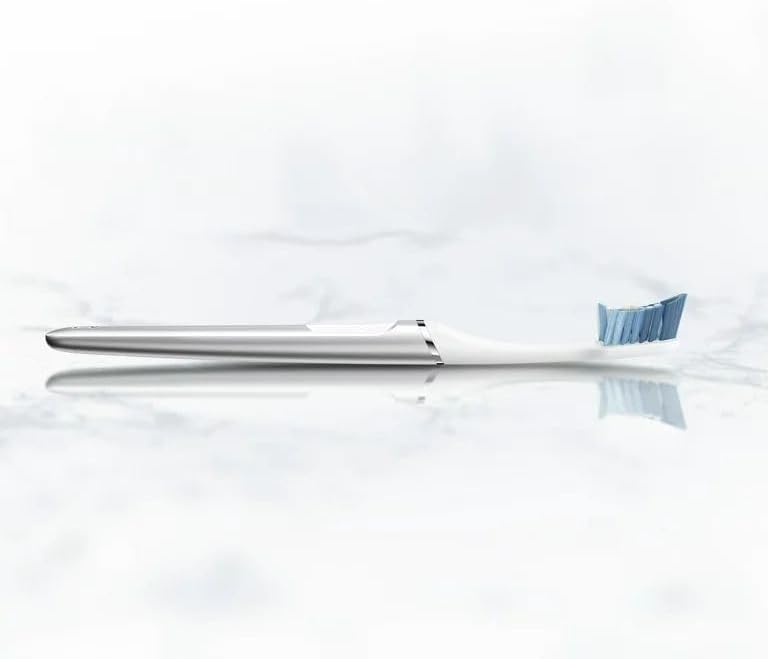 Oral-B Clic Deluxe Starter Kit, Manual Toothbrush with 3 Brush Heads & Magnetic Brush Mount, White
