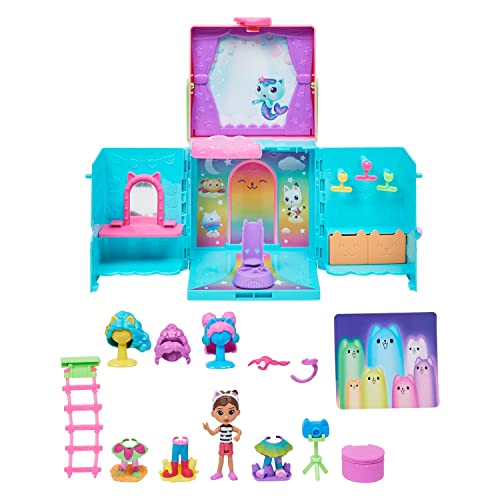 Gabby’s Dollhouse, Dress-Up Closet Portable Playset with a Gabby Doll, Surprise Toys and Photo Shoot Accessories, Kids Toys for Ages 3 and up