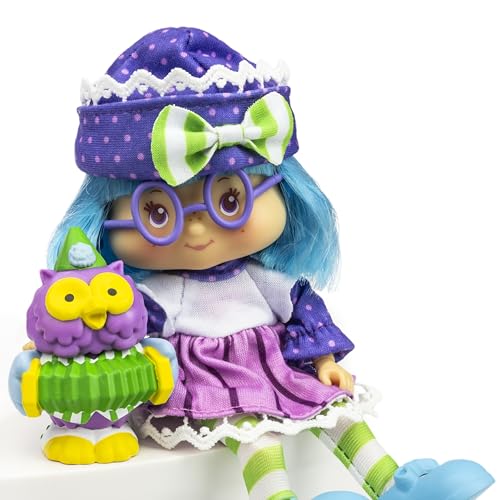 Strawberry Shortcake 'Limited Edition' Plum Pudding 5.5-inch Poseable Sweet Scented Fashion Doll with 4 Surprise Reveal Accessories