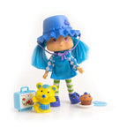 Strawberry Shortcake 5.5-inch Blueberry Muffin Poseable Sweet Scented Fashion Doll with 4 Surprise Reveal Accessories