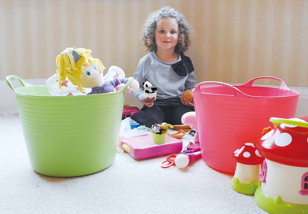 Red Gorilla Small Flexible Plastic Tub, Toy Storage, Laundry, Gardening & More, 38 Liter/9.9 Gallons, Pistachio