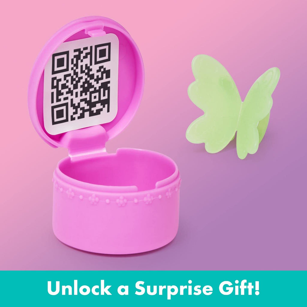 Gabby’s Dollhouse, Dress-Up Closet Portable Playset with a Gabby Doll, Surprise Toys and Photo Shoot Accessories, Kids Toys for Ages 3 and up