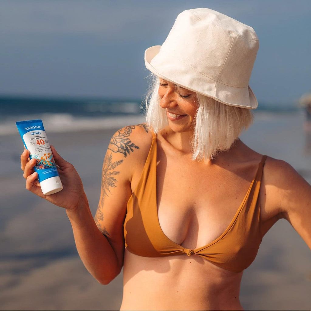 Badger Reef Safe Sunscreen, Unscented SPF 40 Sport Mineral Sunscreen, 98% Organic, Water Resistant Zinc, Approved for Hawaii & Mexico Reefs, 2.9 fl oz, 3-Pack