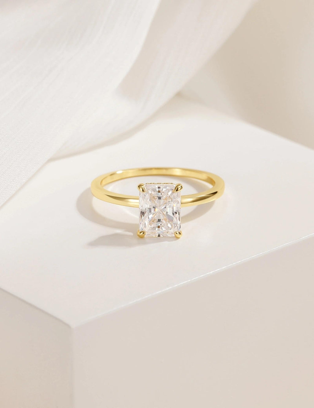 EAMTI Travel Engagement Rings for Women Radiant Cut Wedding Bands Size 7