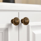 FAPUAL 15 Pack Antique Brass Cabinet Knobs for Kitchen Cabinets and Dresser Drawers，Zinc Alloy Hardware Handles Pulls，Vintage Cupboard Drawer Knob