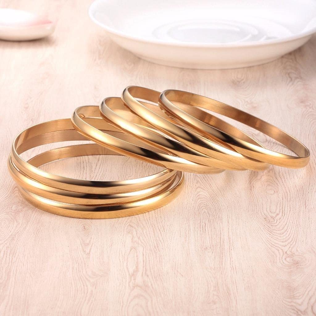 Castillna 14K Plated Gold Bangle Bracelets for Women, Set of 7 Pieces, 9 Inches