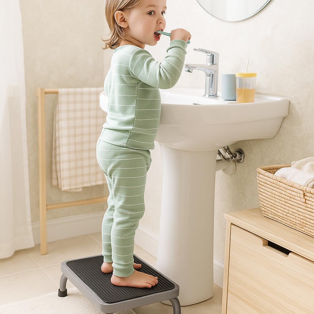 Aeranto Heavy-Duty One Step Stool with Carry Handle – 4.1" Low Foot Stool, Non-Slip Rubber Platform, 500lb Capacity – Portable Safety Step Stools for Adults, Seniors, Bathroom, Bed, SUV, 17"x13"