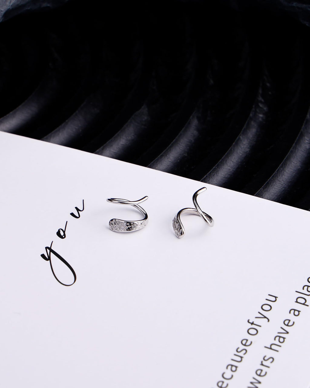 Desnuage Tiny Double Hoop Earring S925 Sterling Silver Small Hammer Texture Hoop Hypoallergenic Spiral Twist Earrings for Women Trendy