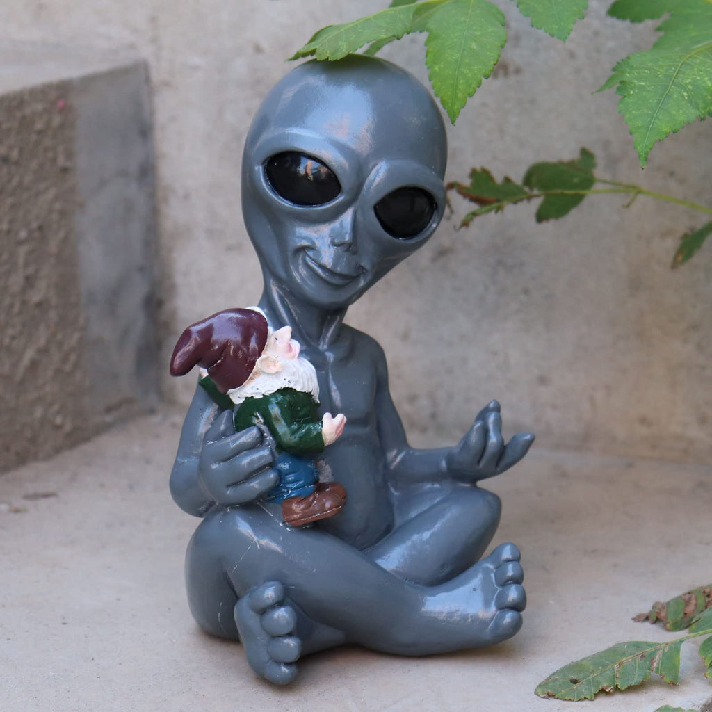 Dnoifne Alien Hugging Gnome Garden Decoration, Resin Dwarf Statue, Waterproof Outdoor Decor for Patio Lawn Porch, Birthday and Housewarming Gifts