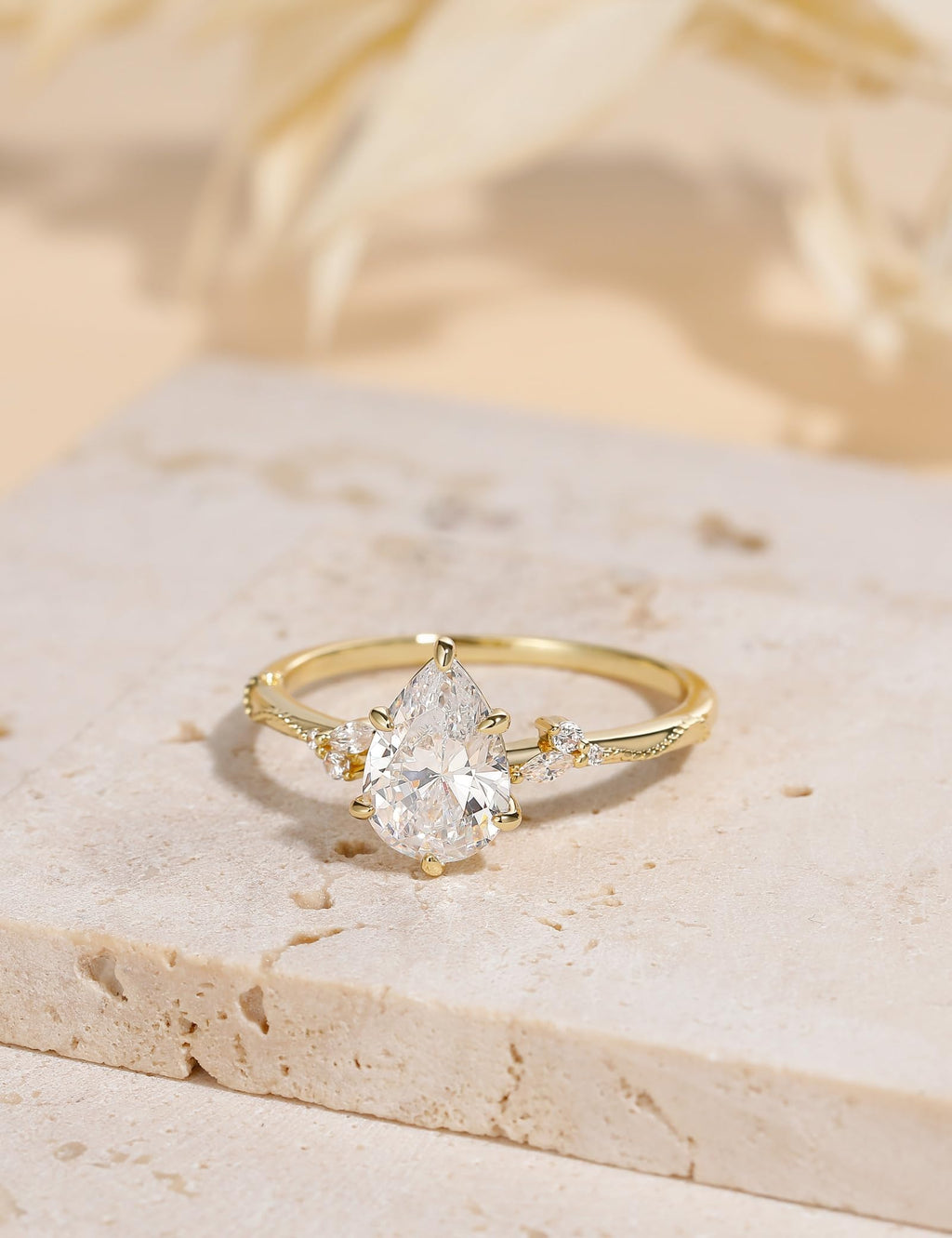 EAMTI 2CT Engagement Rings Pear Cut Wedding Teardrop Bridal Halo Nature Inspired Rings Cubic Zirconia Promise Bands for Women Travel Band 14K Gold Plated Size 7