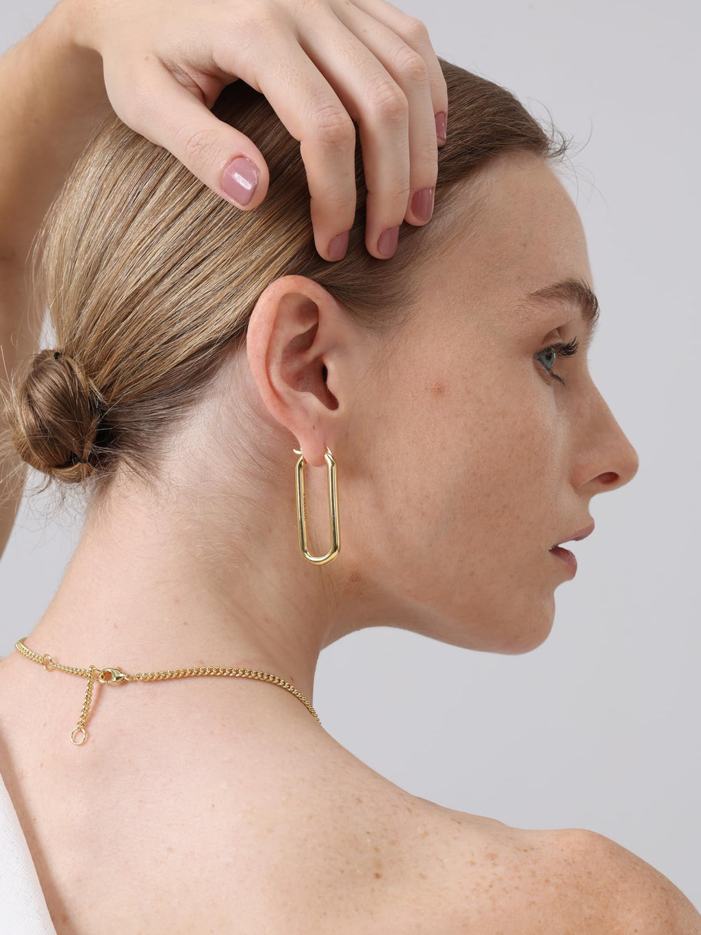 FRUMOS 18K Gold Plated Oval Hoop Earrings, Chunky Thick Huggie Earrings for Women, Hypoallergenic Jewelry