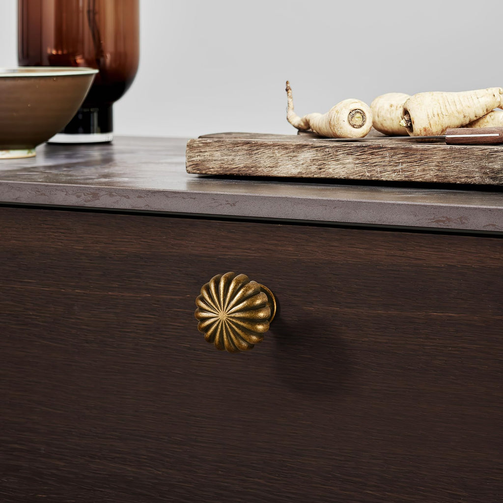 FAPUAL 15 Pack Antique Brass Cabinet Knobs for Kitchen Cabinets and Dresser Drawers，Zinc Alloy Hardware Handles Pulls，Vintage Cupboard Drawer Knob