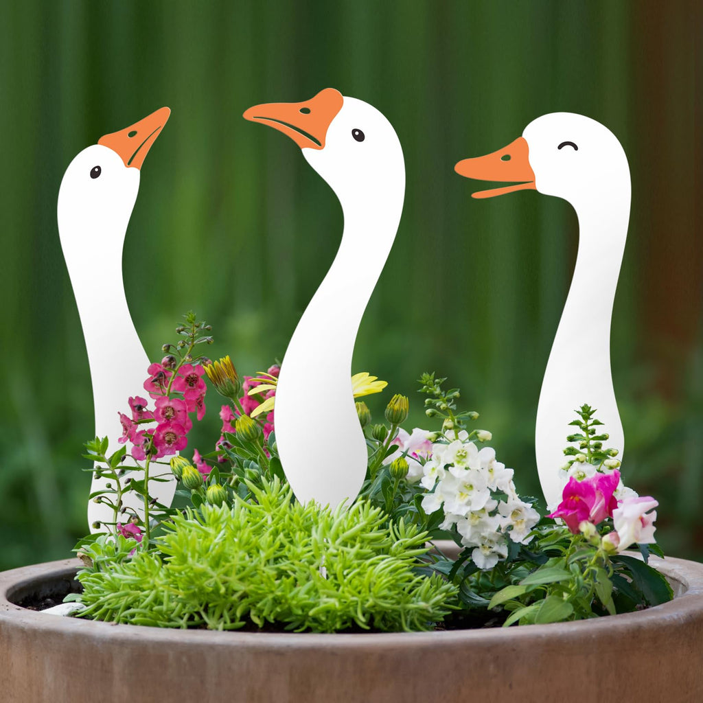 OUUJUOZ Metal Outdoor Goose Statue - Garden & Yard Decor, 17" Lawn Goose Figurine with Vibrant Rust-Resistant Finish, Weatherproof Metal Goose Decor for Patio, Entryway or Garden Gifts for Women