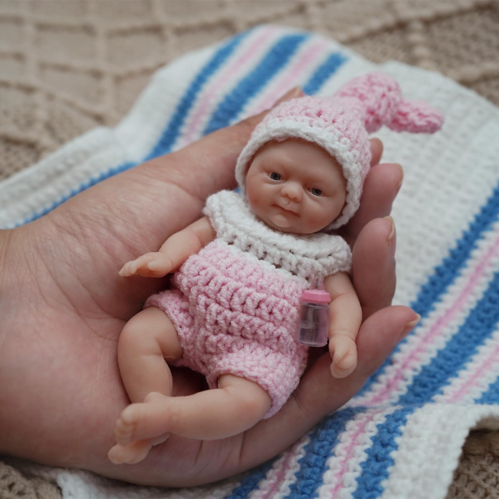 MYREBABY 4.5 Inch Mini Reborn Baby Dolls ，Silicone Baby Girl Amy,Tiny Silicone Baby Dolls ，Mini Realistic Newborn Baby Dolls Silicone Full Body Stress Relief
