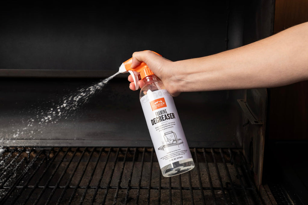 Traeger Grills Deep Cleaning Kit - Exterior Detailing Spray (16oz), Foaming Degreaser (16oz), Grill Scraper & Pad, Microfiber Towels, Nitrile Gloves - Tools for cleaning Grill, Smoker, Oven, Griddle