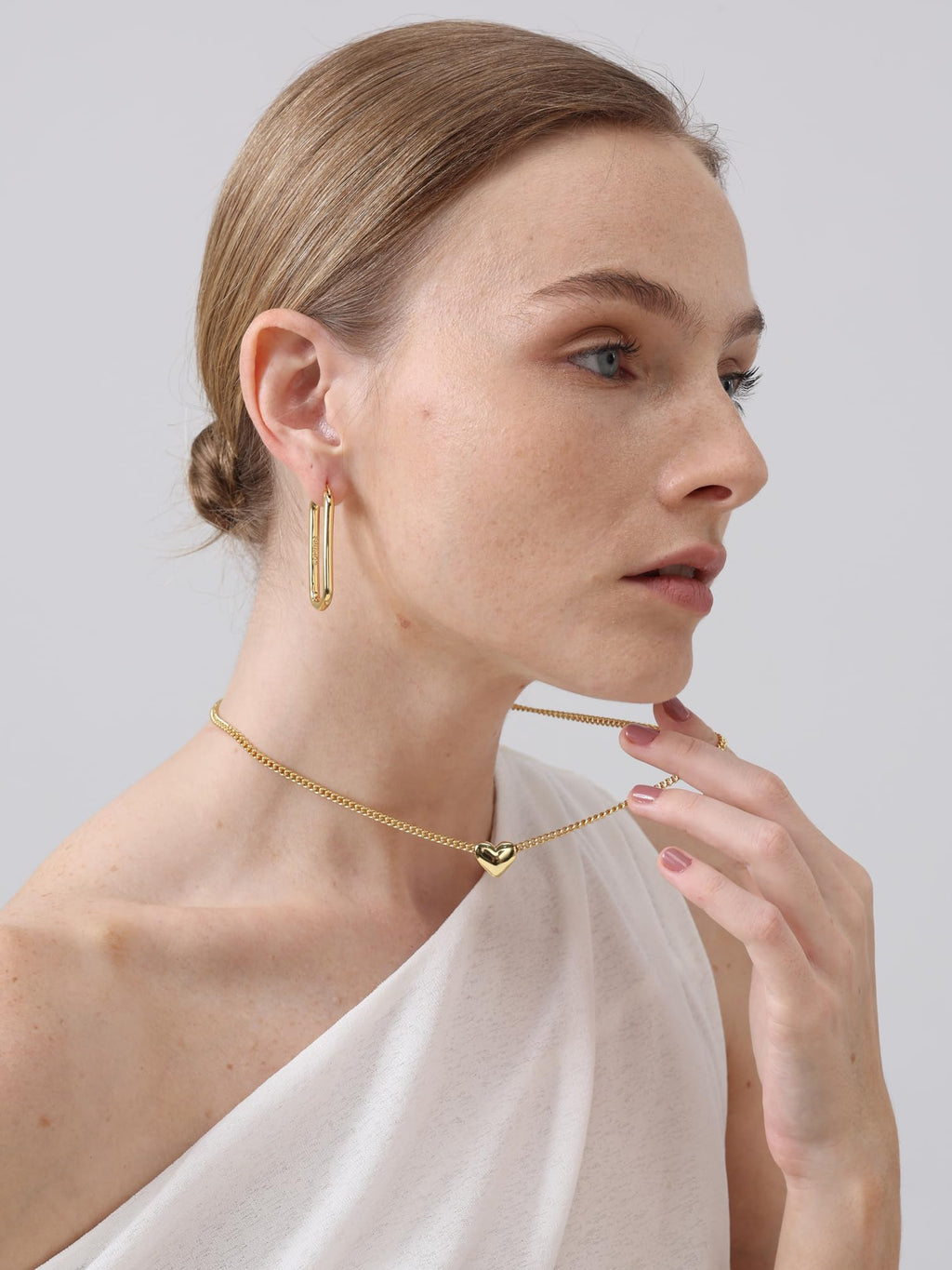 FRUMOS 18K Gold Plated Oval Hoop Earrings, Chunky Thick Huggie Earrings for Women, Hypoallergenic Jewelry
