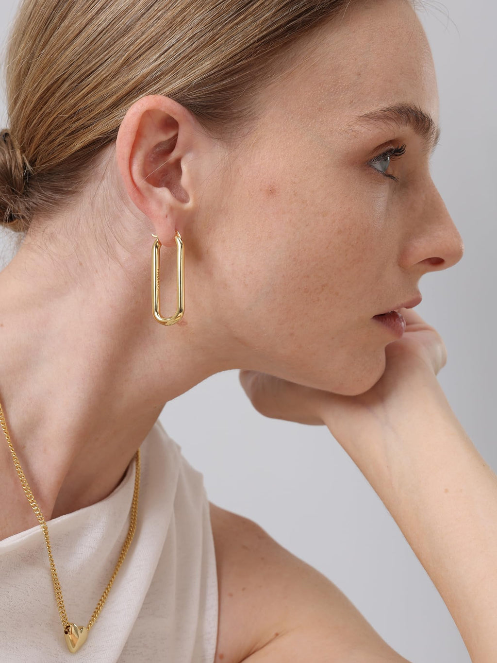 FRUMOS 18K Gold Plated Oval Hoop Earrings, Chunky Thick Huggie Earrings for Women, Hypoallergenic Jewelry