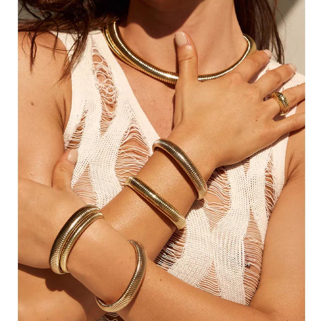 Awinesn 18K Gold Plated Bracelets for Women Gold Bangles for Women Chunky Bangle Bracelets Bracelets Stack Tarnish Free Bangle Set of 3 Accessories for Her Gifts