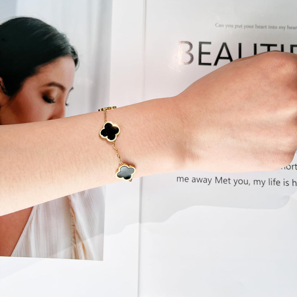 AIPPK 18K Gold Plated Clover Lucky Bracelet for Women White/Black/Red/Green Flower Four Leaf Link Bracelets Trendy Jewelry Gifts for Women (White+Black)