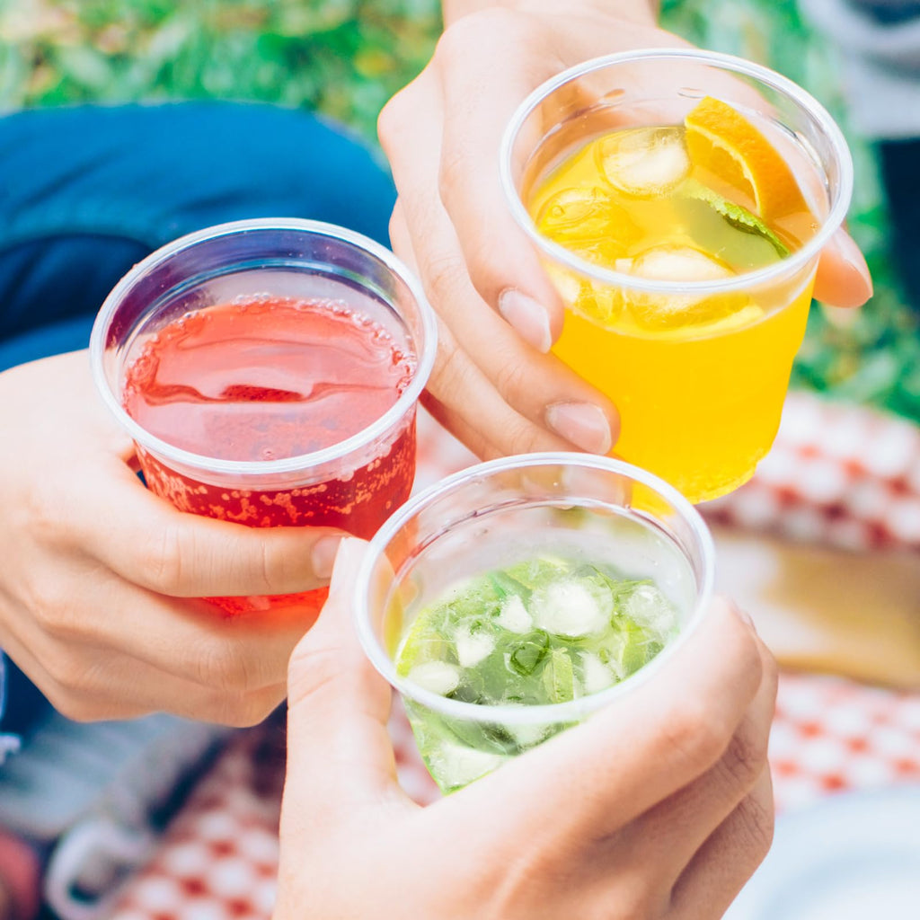 Lamosi 100 Pack 9 oz Clear Plastic Cups with Lids, Disposable Cups with Dome Lids No Hole, Ideal for Ice Cream, Cold Drinks, Fruit, Dessert, Yogurt Parfait