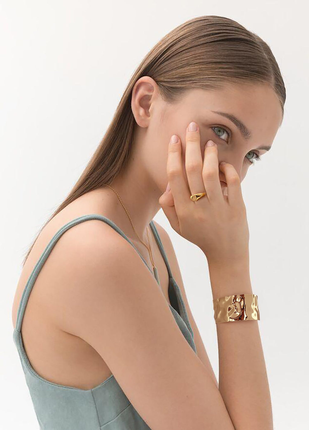 WOWORAMA Hammered Gold Chunky Cuff Bracelet for Women