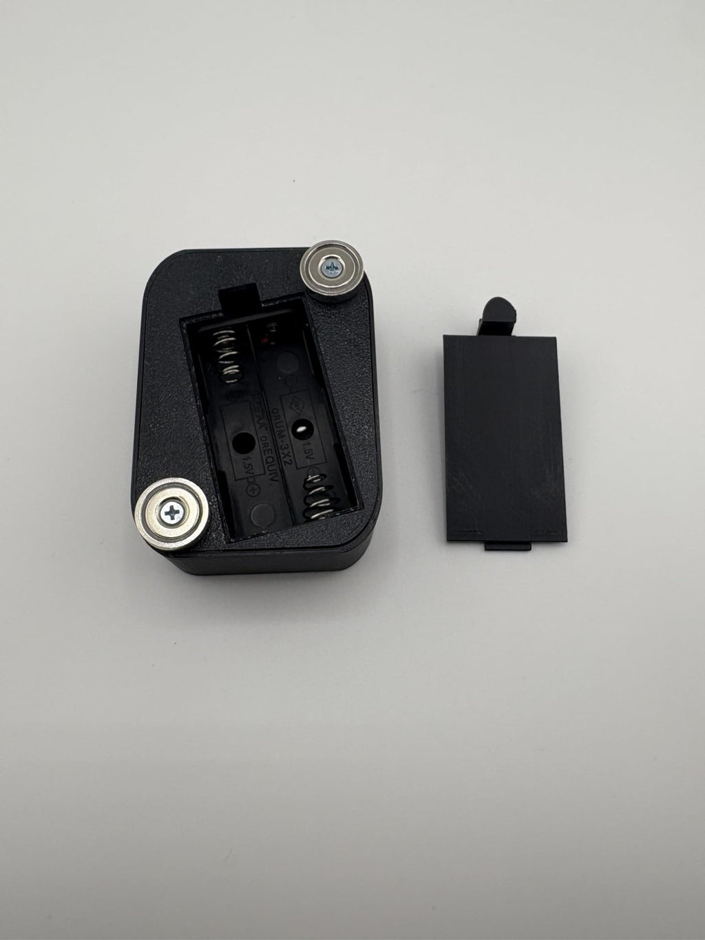 Rid A Rat Model RC-4, Designed for Use in Vehicle Engines, RVs, BBQs, Boats to Defend Against Rats, Mice, and Any Other Rodent Invaders. Using Strobing LED's, Two AA Batteries, and Magnetic Mounting.