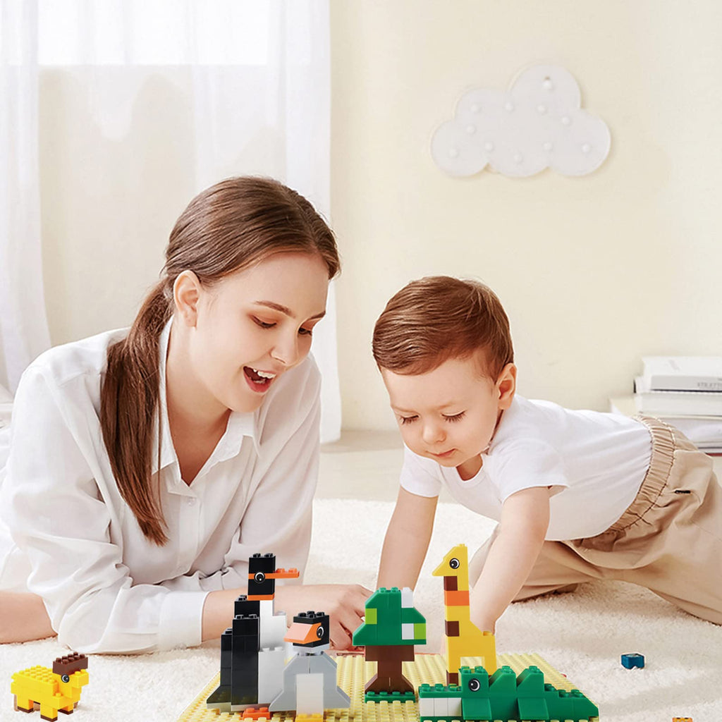 HUIZDQ 1500 Pieces Building Bricks, Classic Bulk Small Blocks, Classic Bricks Set Basic Building Blocks Compatible with All Major Brands