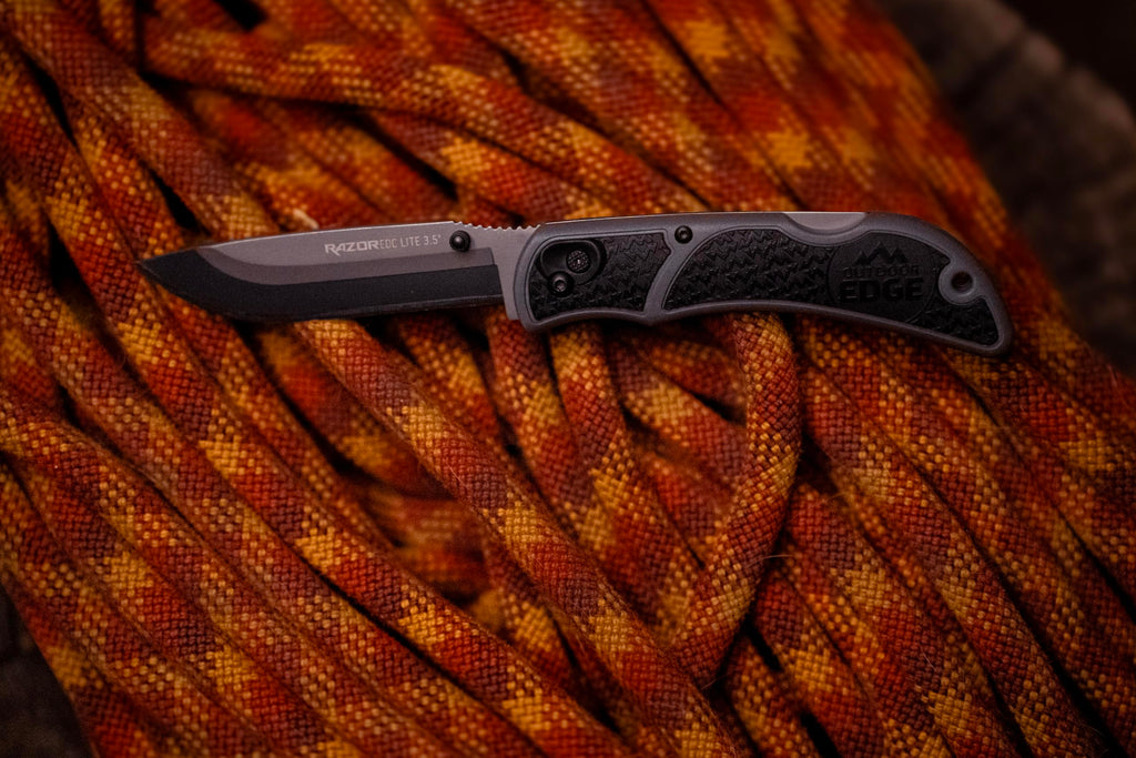 OUTDOOR EDGE 3.5" RazorLite EDC Pocket Knife (Obsidian Black), with Replaceable Blades and Clip, Perfect Carry Knive for Camping, Hunting and Survival, Includes 12 Black Steel Drop Point Blades