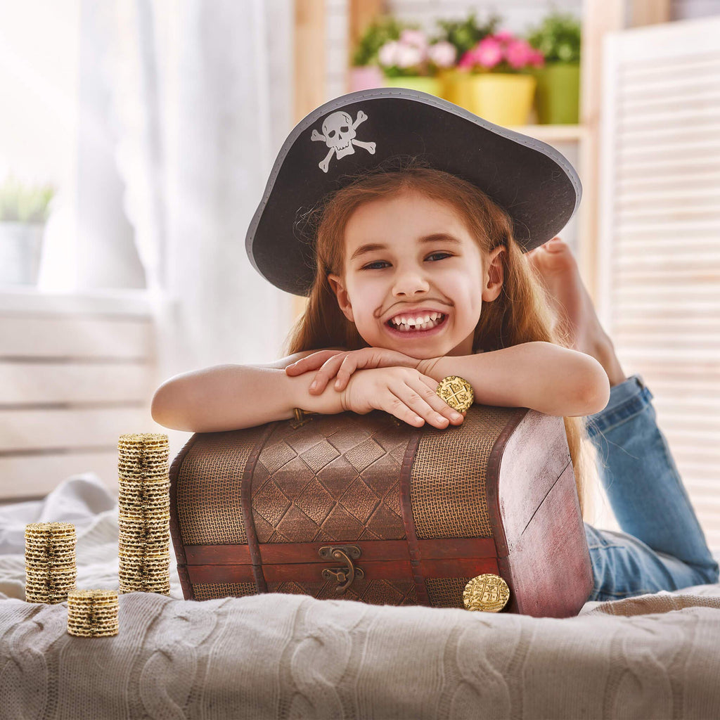 Leib Games Metal Pirate Coins - 100 Gold Treasure Coin Set, Metal Replica Spanish Doubloons for Halloween Pirate Party Decorations & Favors, Tokens, Toys, Cosplay - Pirate Treasure Chest, Size 7/8"