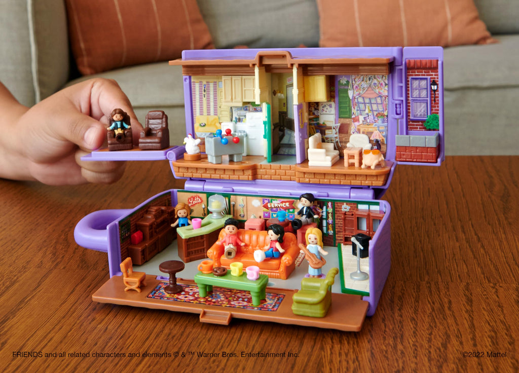 Polly Pocket Friends Compact Playset with 6 Character Dolls & 9 Accessories, Coffee Cup Exterior, Collectible Toy