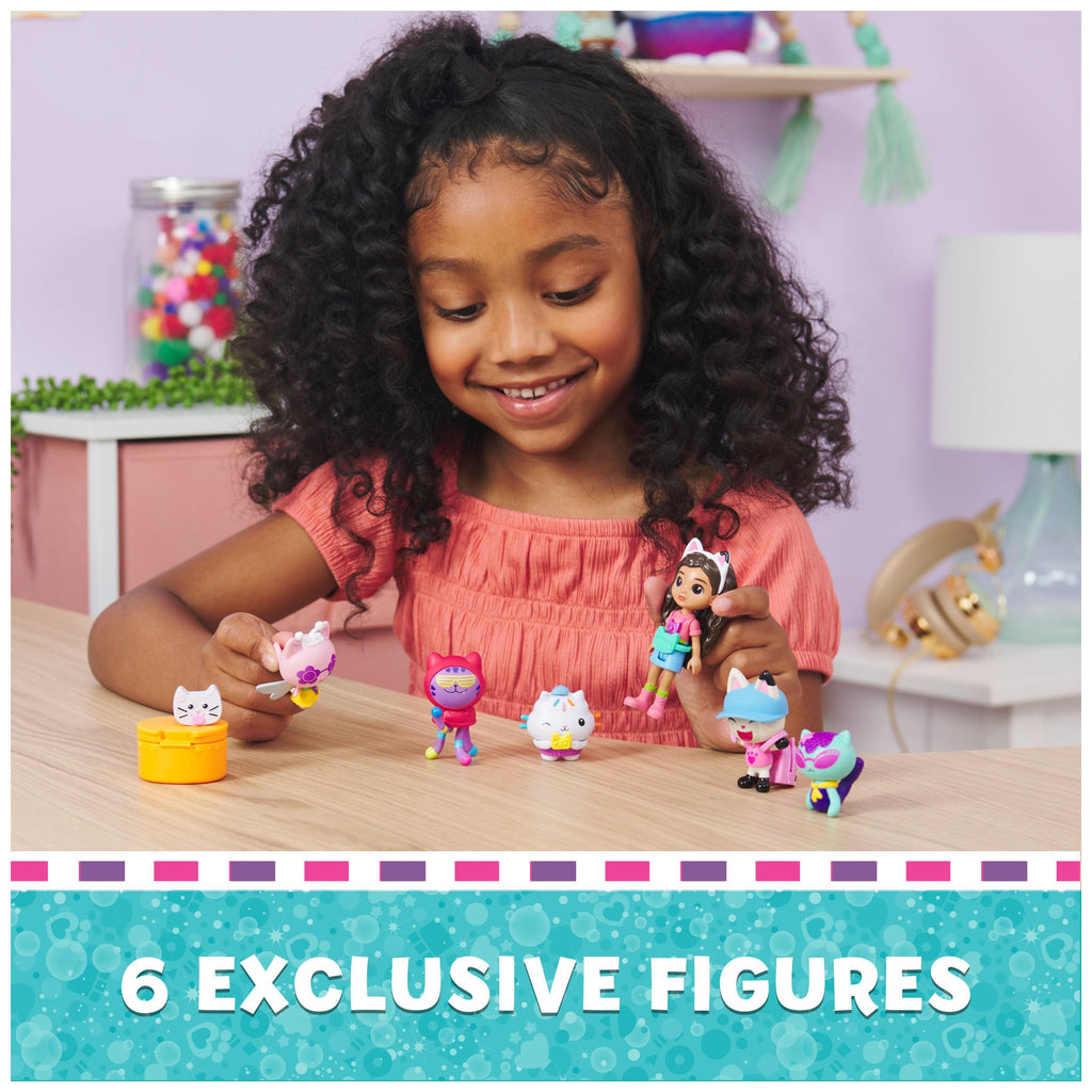 Gabby's Dollhouse, Travel Themed Figure Set with a Gabby Doll, 5 Cat Toy Figures, Surprise Toys & Dollhouse Accessories, Kids Toys for Girls & Boys 3+
