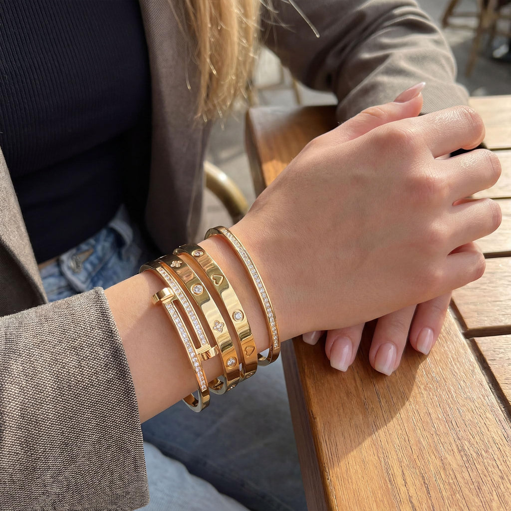 Camhanno Gold Bangle Bracelets for Women, 18K Gold Plated Stainless Steel Stackable Bangles, Non-Tarnish Trendy Jewelry, Ideal Gift for Birthday Anniversary