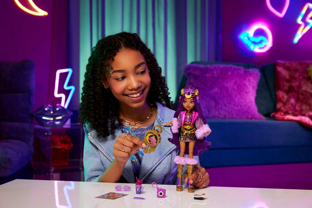 Monster High Monster Fest Doll, Clawdeen Wolf with Glam Outfit & Festival Themed Accessories Like Snacks, Band Poster, Statement Bag & More