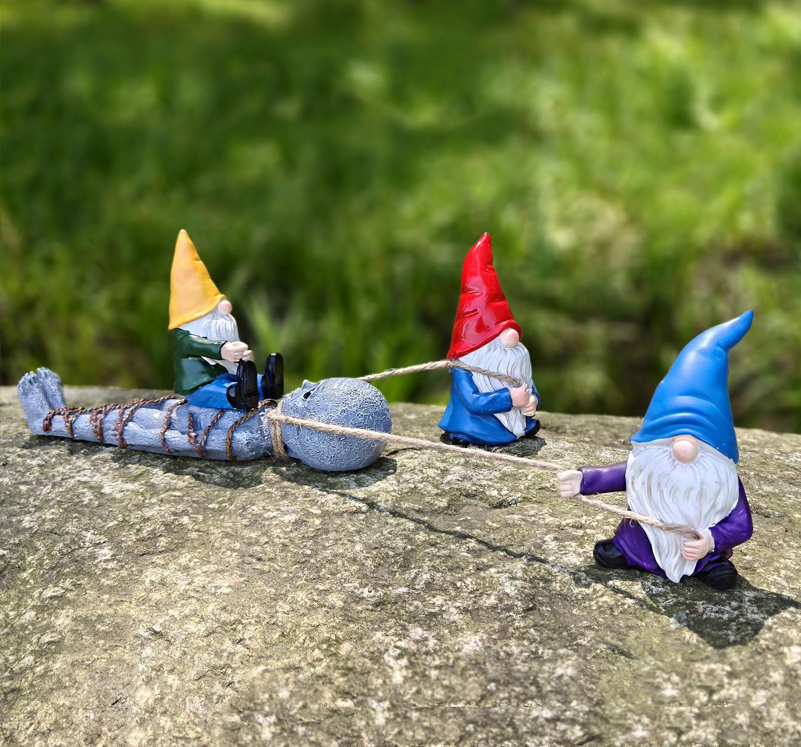 qumHmup Garden Gnomes with Alien Figurine, Polyresin Naughty Gnome Statue for Patio Lawn Garden Porch Fence Outdoor Decoration
