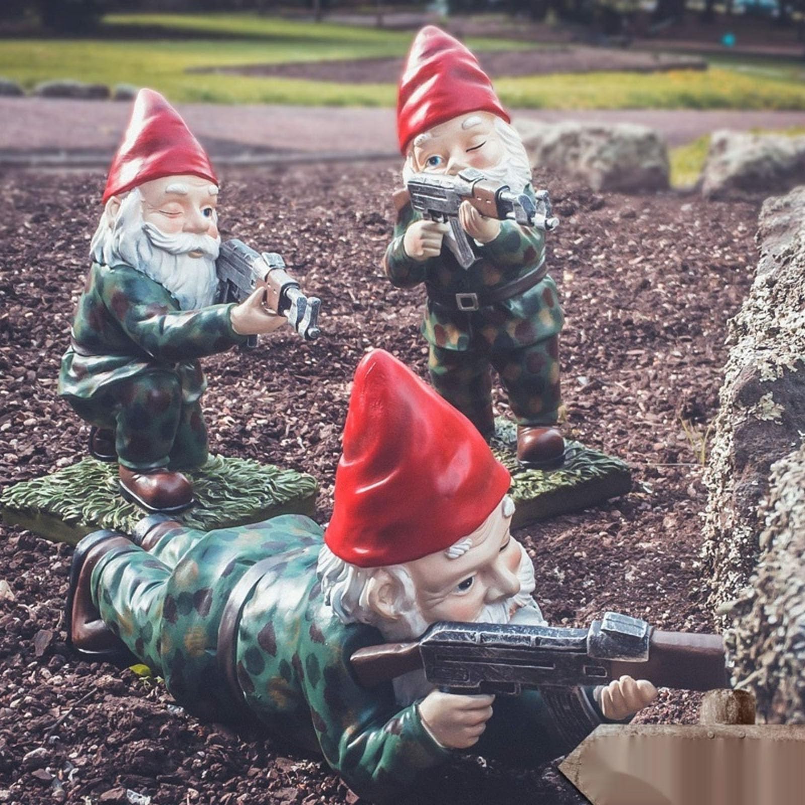 BESTJYC Garden Gnomes with Guns, 5.9in Garden Gnomes Outdoor, Military Gnome with Gun, Gnome Decorations for Yard, Indoor Outdoor Halloween Christmas Thanksgiving Gifts (3red)