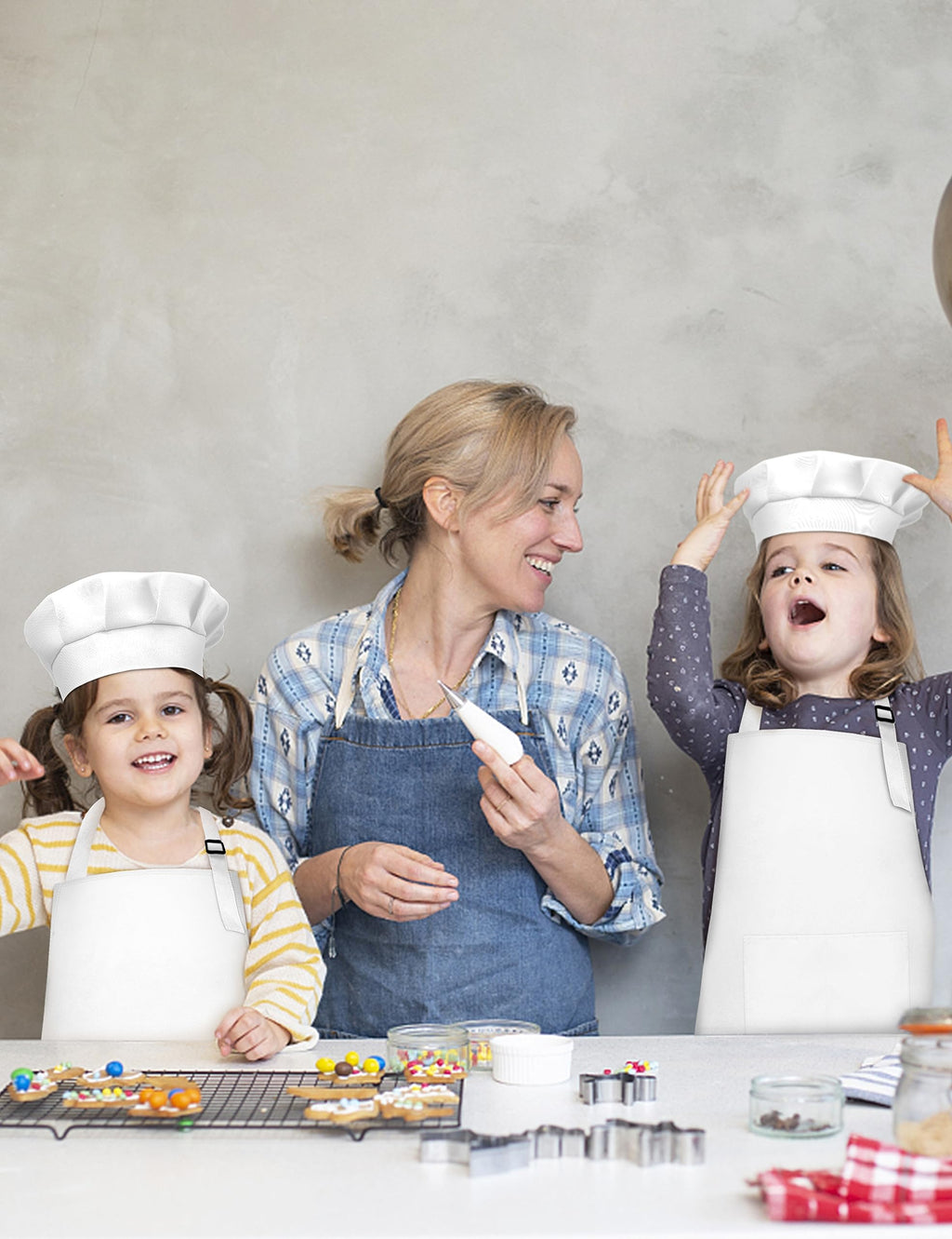 IAGBIBUI Kids Apron and Chef Hat Set, 24 Pieces Boys Girls Kids Apron with 2 Pockets Adjustable for Cooking Classroom Baking Painting, 6-13 Years, White