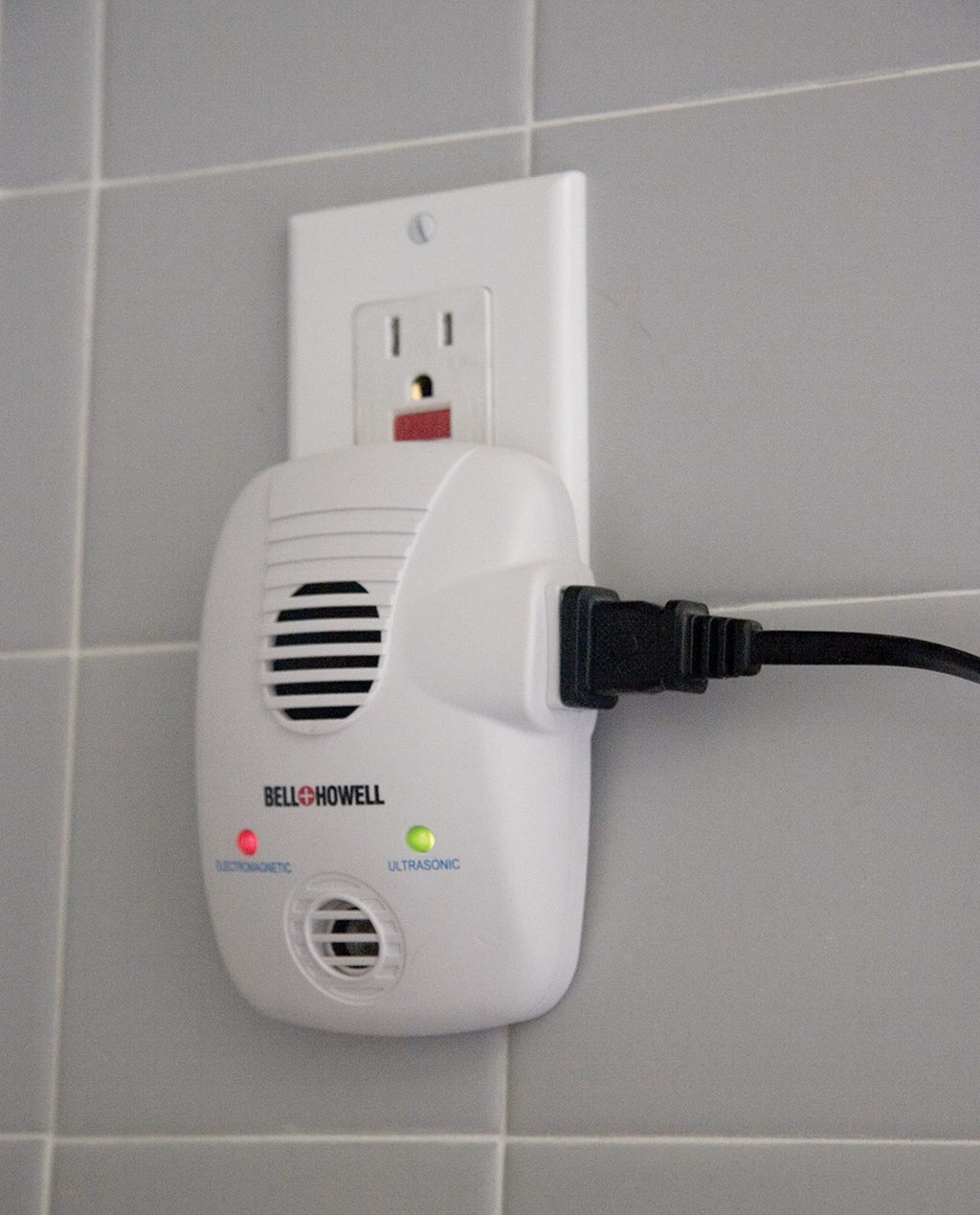 Bell + Howell Ultrasonic Electromagnetic Pest Repeller with AC Outlet and Switch, 1-Count