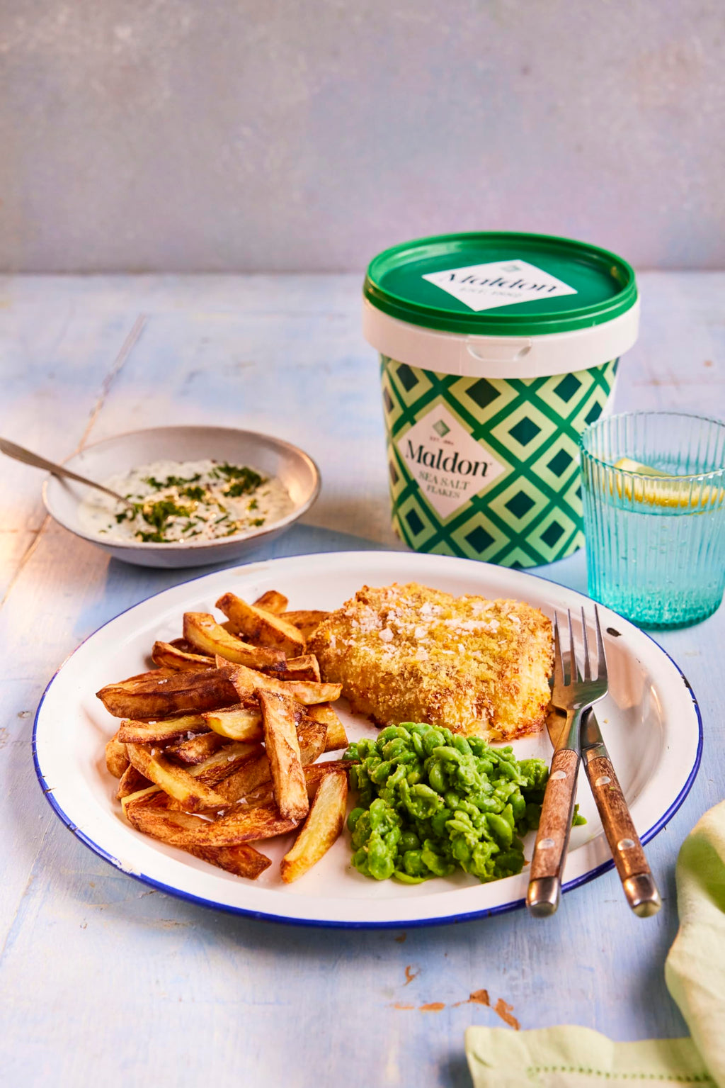 Maldon - Sea Salt Flakes, Unique Pyramid Shaped Salt Flakes, Perfect for a Wide Range of Dishes, Hand-Harvested for Four Generations, 570g Tub