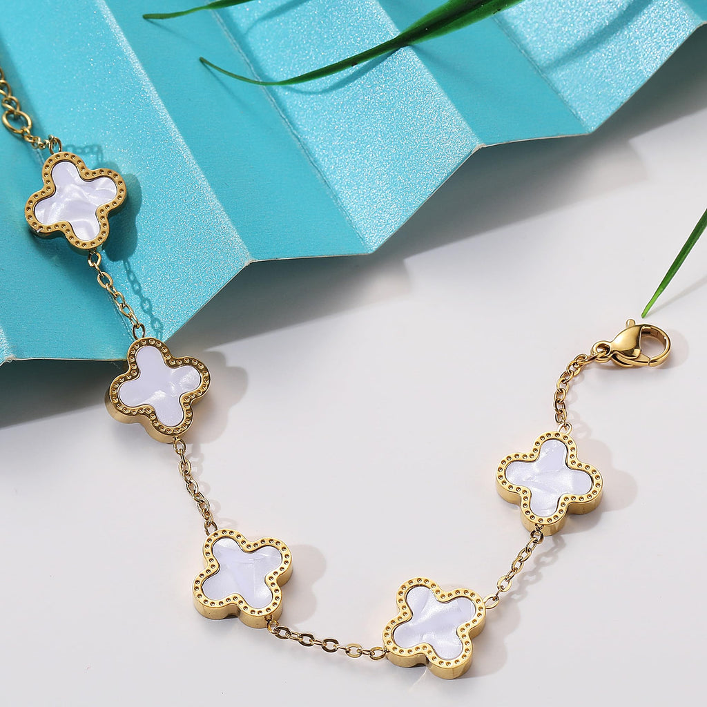 AIPPK 18K Gold Plated Clover Bracelet Set for Women Four Leaf Lucky Flower Bracelets Fashion Simple Jewelry Gifts for Women 3Pcs，white+black+gold