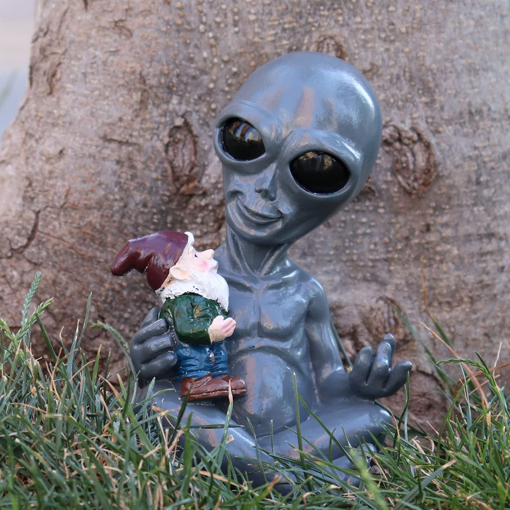 Dnoifne Alien Hugging Gnome Garden Decoration, Resin Dwarf Statue, Waterproof Outdoor Decor for Patio Lawn Porch, Birthday and Housewarming Gifts