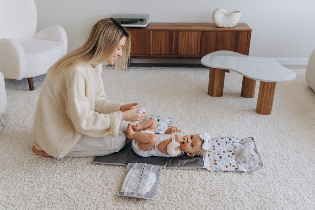Portable Baby Changing Pad XL-Waterproof Folding Changing Pad Ideal as Gift for Newborn-The Diaper Changing Pad is a Detachable Bag with 6 Pockets as a Toiletry Bag for Baby Items