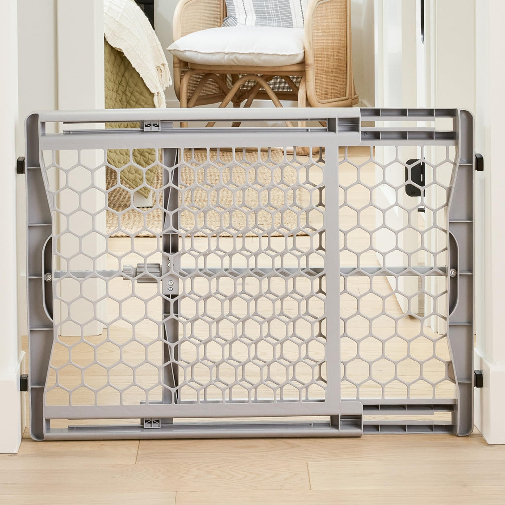 Regalo 28"-42" Expandable Plastic Baby Gate, Bottom of Stairs & Doorways