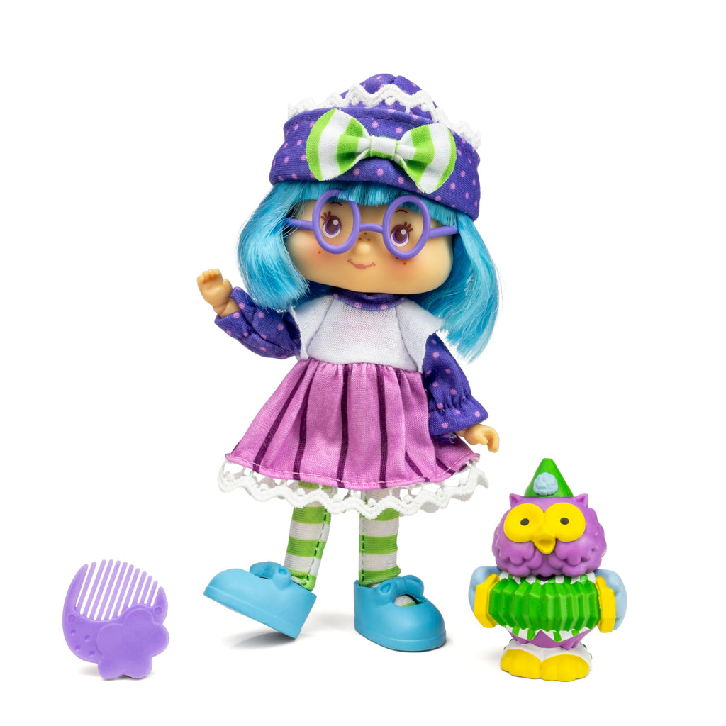 Strawberry Shortcake 'Limited Edition' Plum Pudding 5.5-inch Poseable Sweet Scented Fashion Doll with 4 Surprise Reveal Accessories