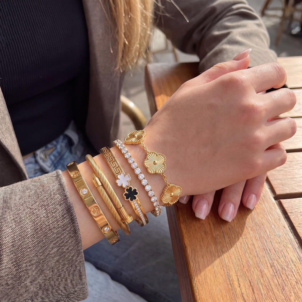 Camhanno Gold Bangle Bracelets for Women - Stainless Steel Stackable Bangles Non-Tarnish Clover Lucky Charm Bracelets, Trendy Gift for Girlfriend/Wife on Christmas Valentine’s Birthday