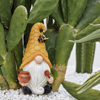 LA Jolie Muse 11.3'' Solar Gnomes Garden Statues-Resin Bee Garden Gnomes Figurine Holding Honey Jar with Solar Lights, Outdoor Gnomes Decorations for Yard Patio Lawn Porch, Garden Gifts for Mom