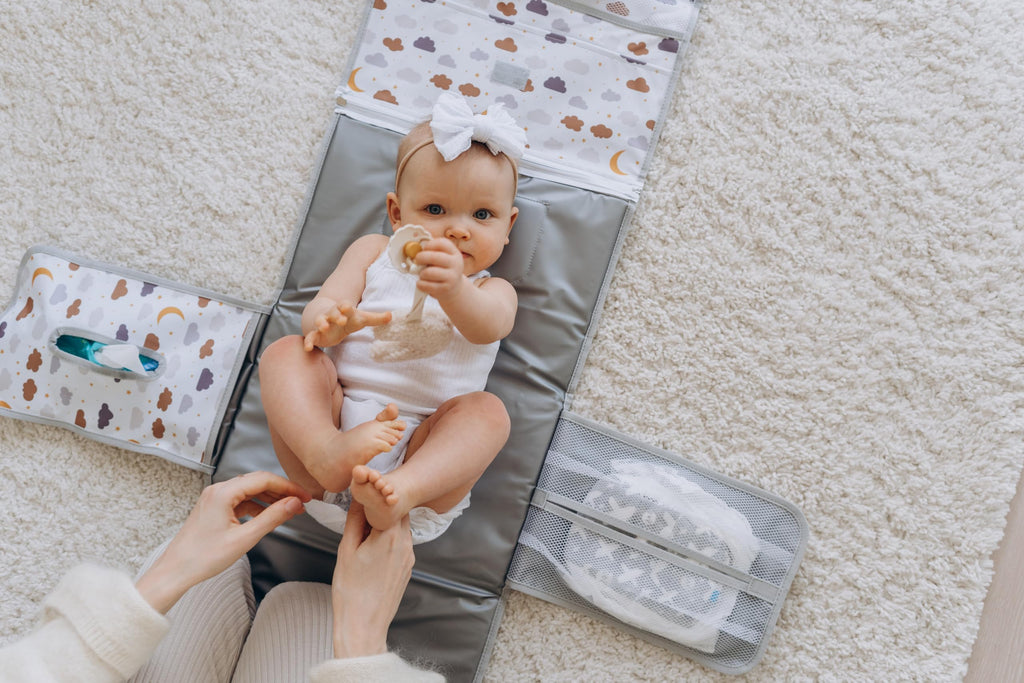 Portable Baby Changing Pad XL-Waterproof Folding Changing Pad Ideal as Gift for Newborn-The Diaper Changing Pad is a Detachable Bag with 6 Pockets as a Toiletry Bag for Baby Items