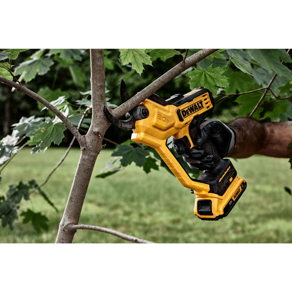 Dewalt 1.5" Pruning Shear, Ideal Gardening Tool, Quick and Precise Cuts, Up to 1,100 Cuts Per Load, Model DCPR320B, 20V