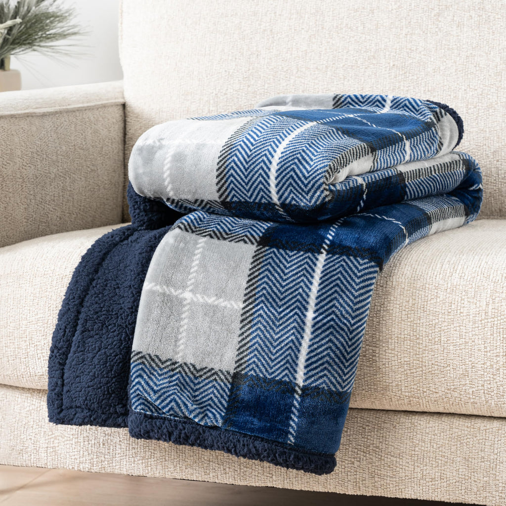 PAVILIA Twin Plaid Sherpa Throw Blanket for Couch Sofa Bed, Navy, 60x80