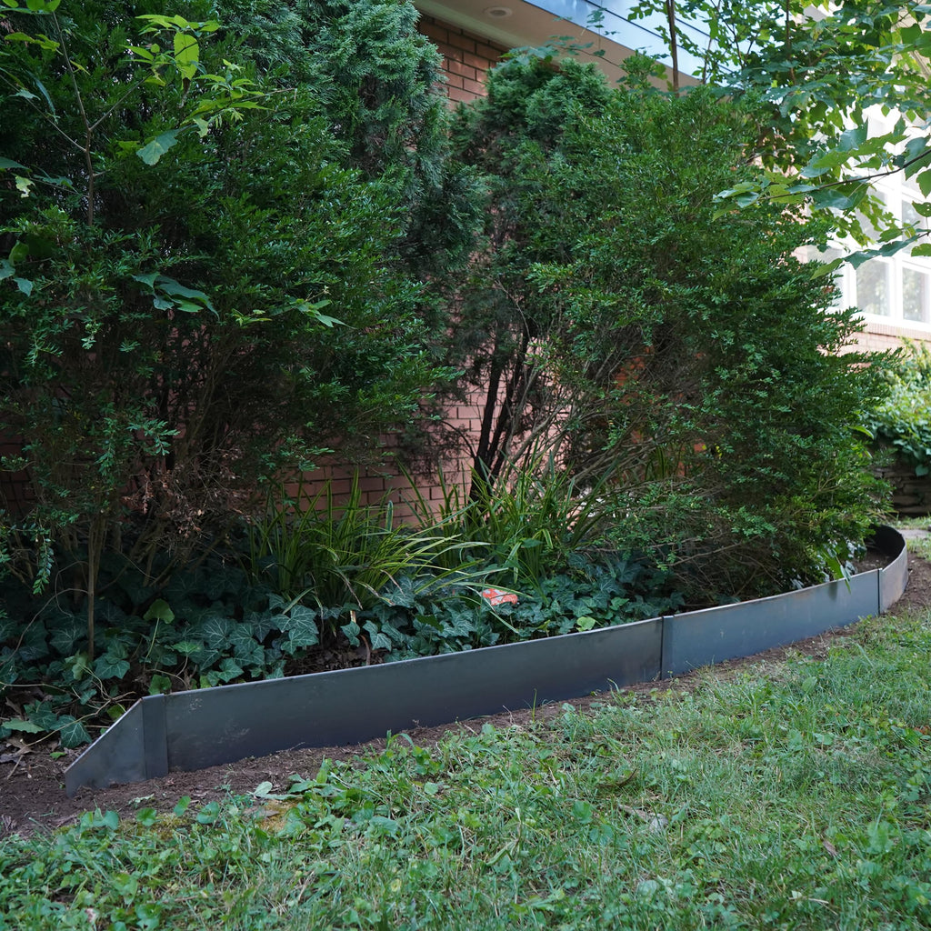 Edge Right - Hammer-in Landscape Edging - 24 inch Strips - 14-Gauge Cor-Ten Steel - 6 inch Depth (1 Pack)