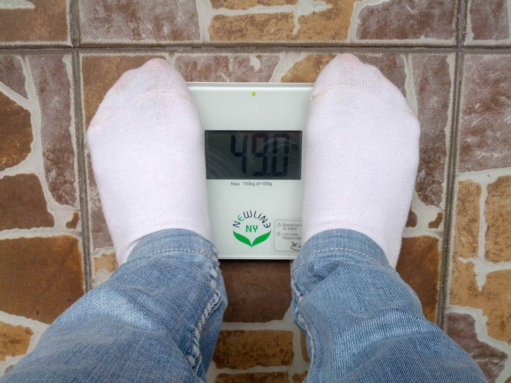 NewlineNY Step-on Super Mini Smallest Travel Bathroom Scale with Protection Sleeve: SBB0638SM-BK+S001MG